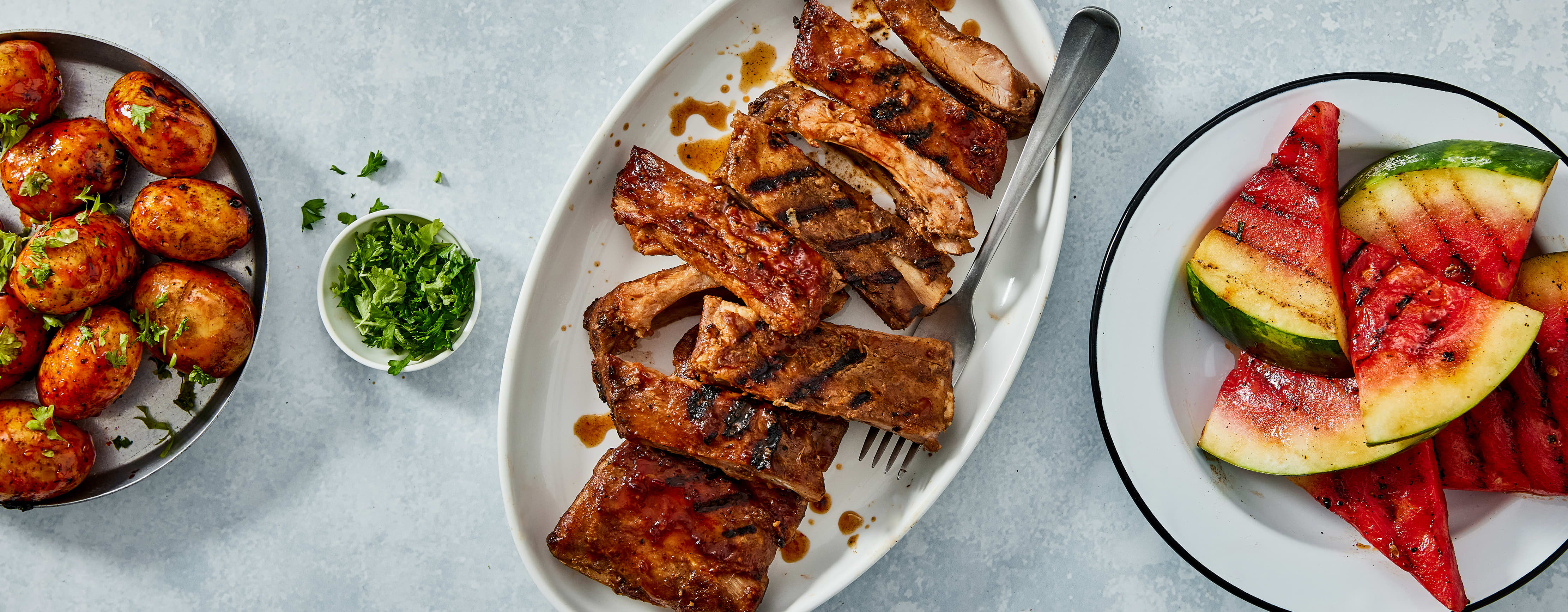 Det finnes utrolig mye godt svinekjøtt du kan legge på grillen. Hva med spareribs til middag i dag?