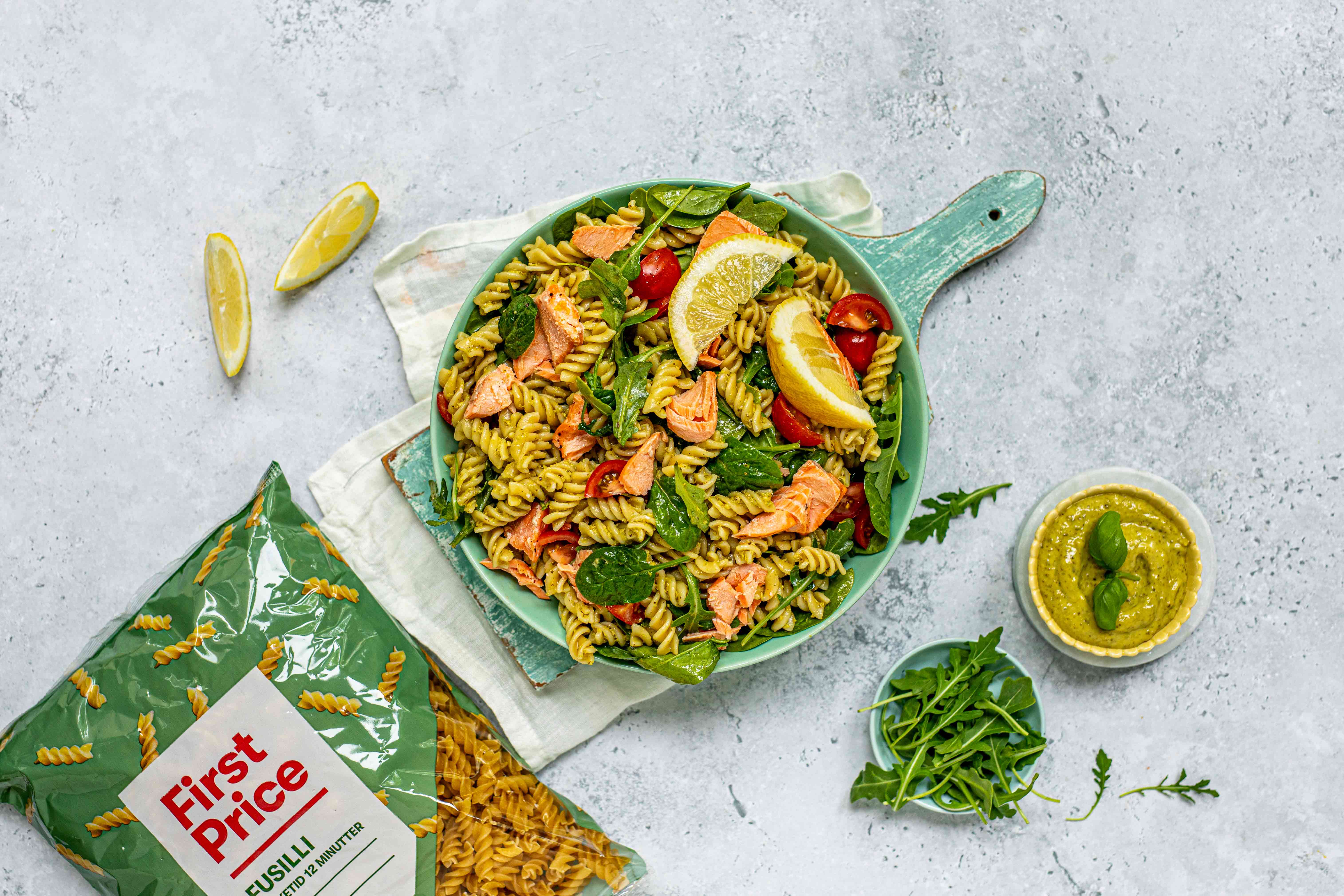 Budsjettvennlig pasta fra First Price med laks.
