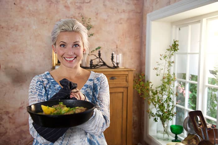 Tina har her laget kyllingfilet Orange, som du finner oppskrift på i vårt nyeste hefte, eller her på KIWI.no.