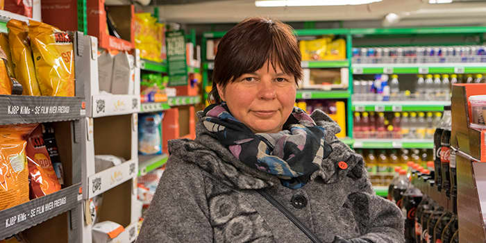 PRISBEVISST: Risten Lango kjøper ingenting uten å ha sjekket prisen først. FOTO: KIWI