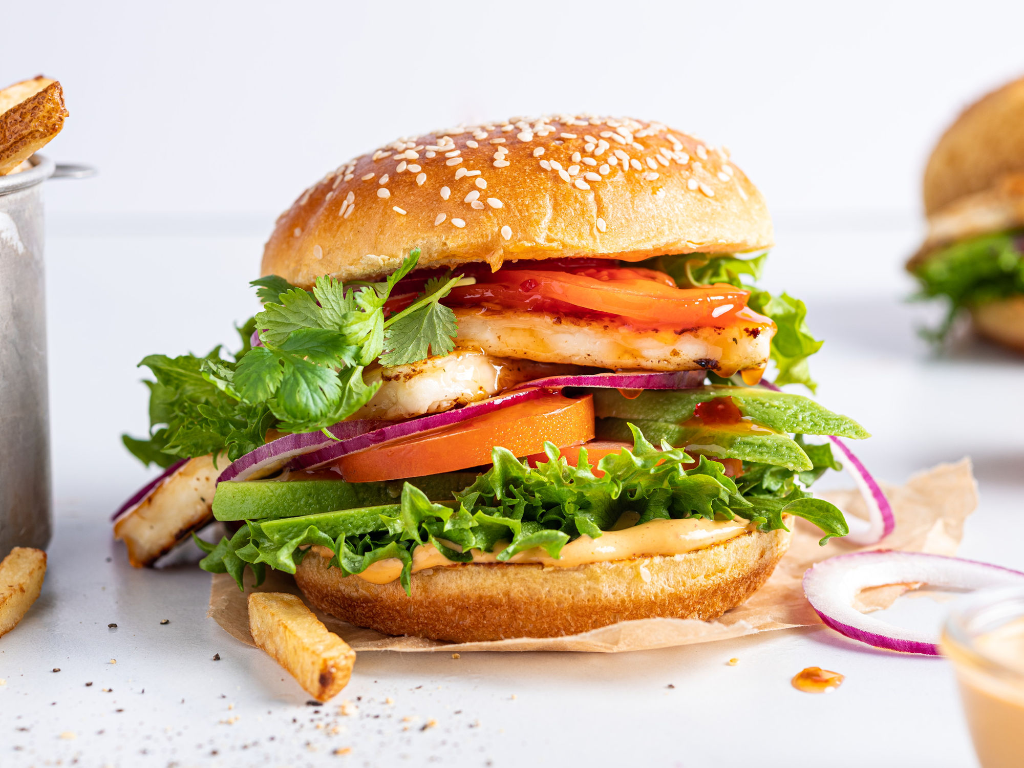 Vegetarburger med halloumi og sweet chili