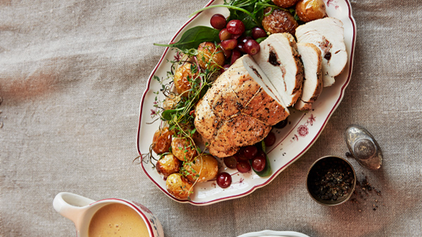 Fylt kalkunfilet med druer og eplesaus
