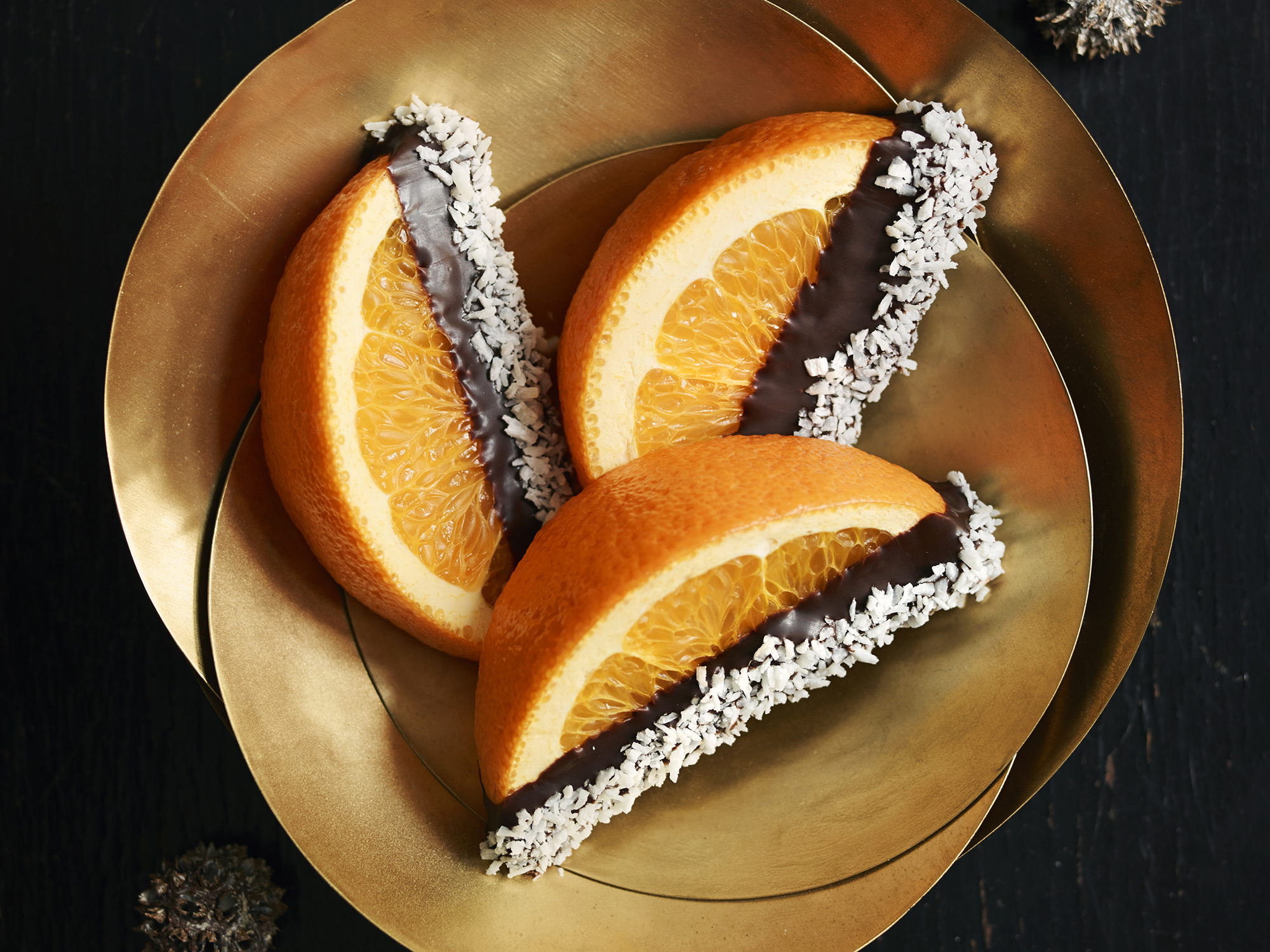 Appelsinbåter dyppet i sjokolade