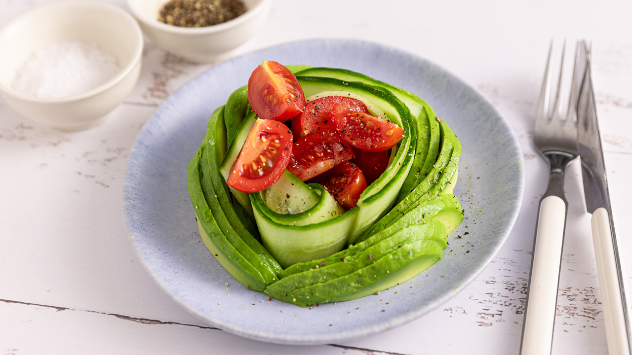 Avokadosalat med tomat og agurk