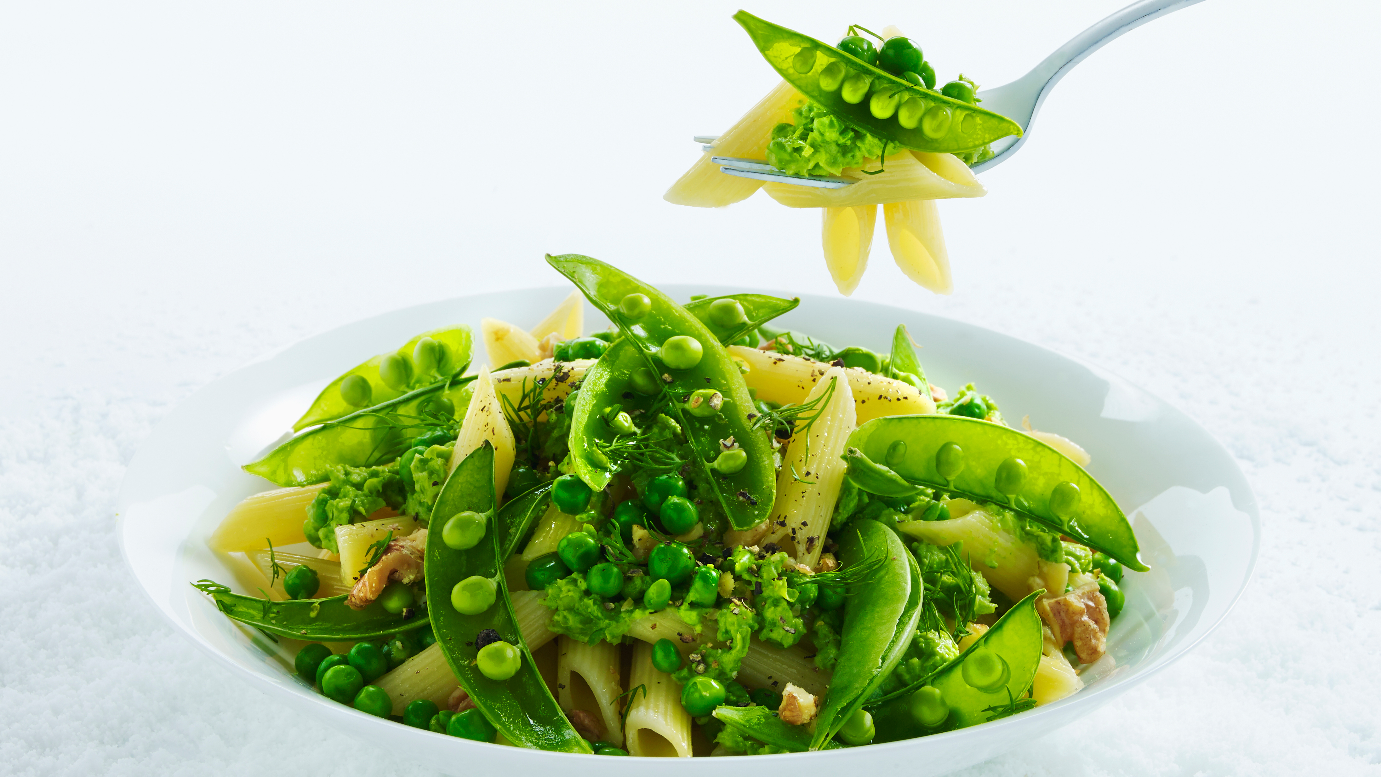 Pastasalat med ertepesto
