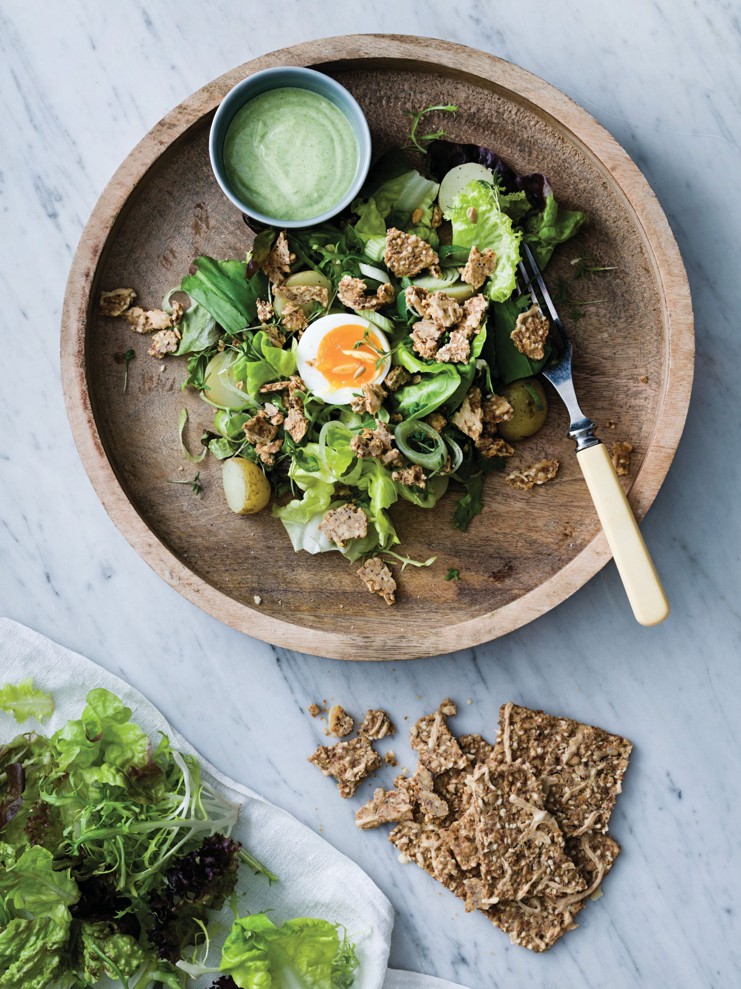 Enkel salat med ramsløkmajones