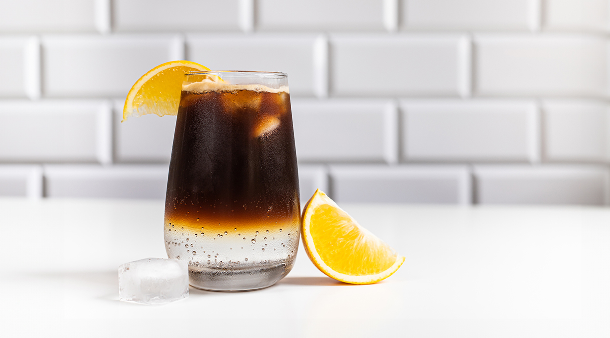Kaffe-mocktail med appelsin