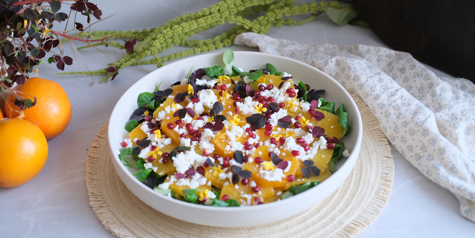 Appelsinsalat med granateple og fetaost