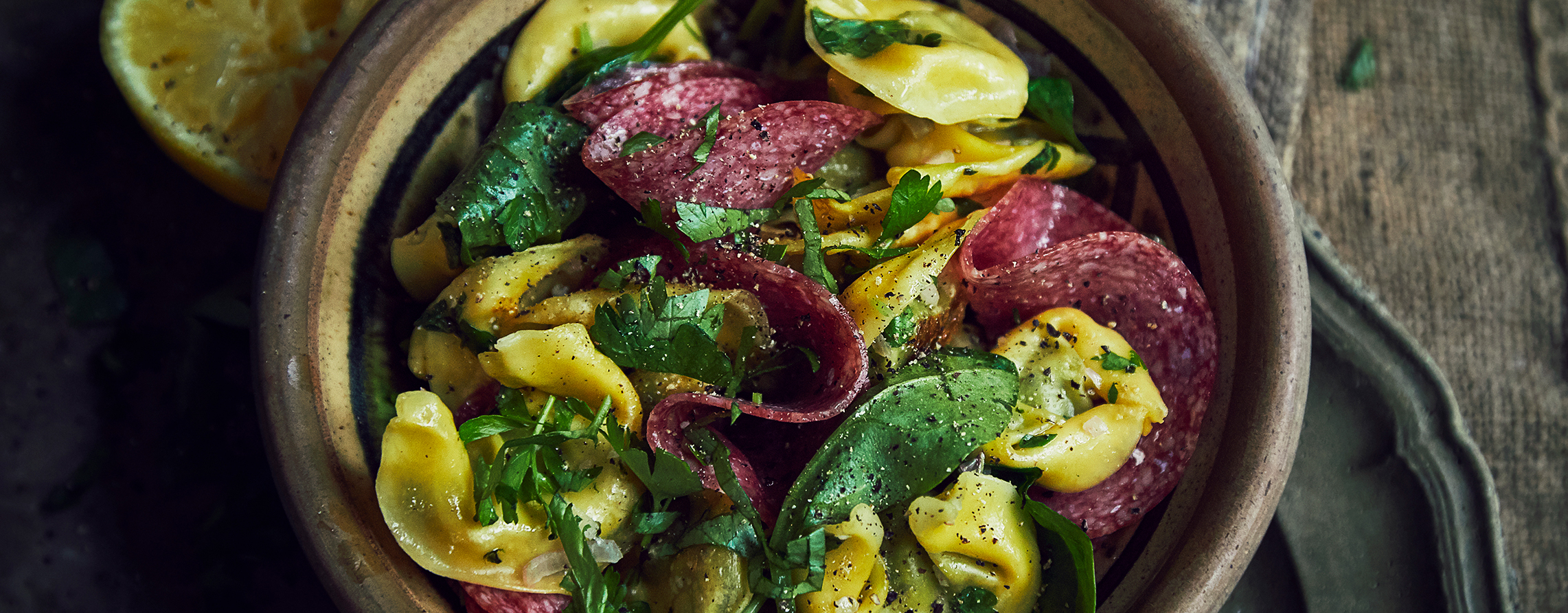 Tortelloni med spinat og salami