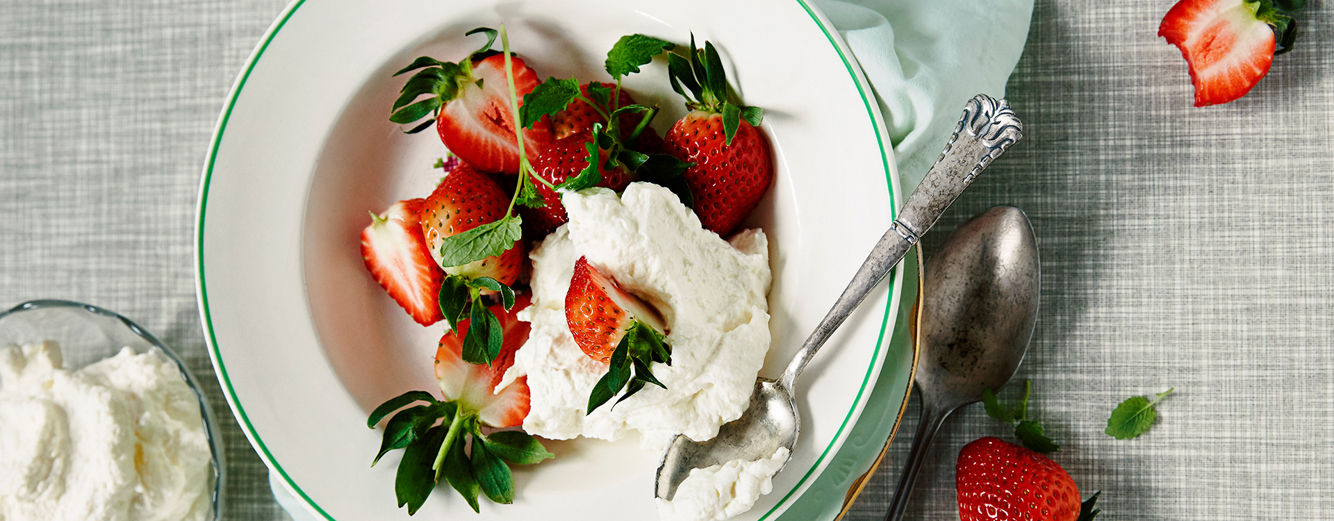 Jordbær med sitronmelisse og mascarpone-krem