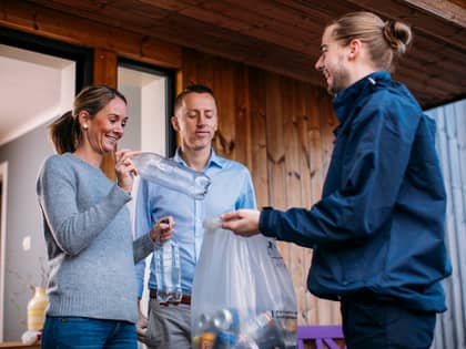 MENY tar med panten din - Retur av tomgods og panteflasker