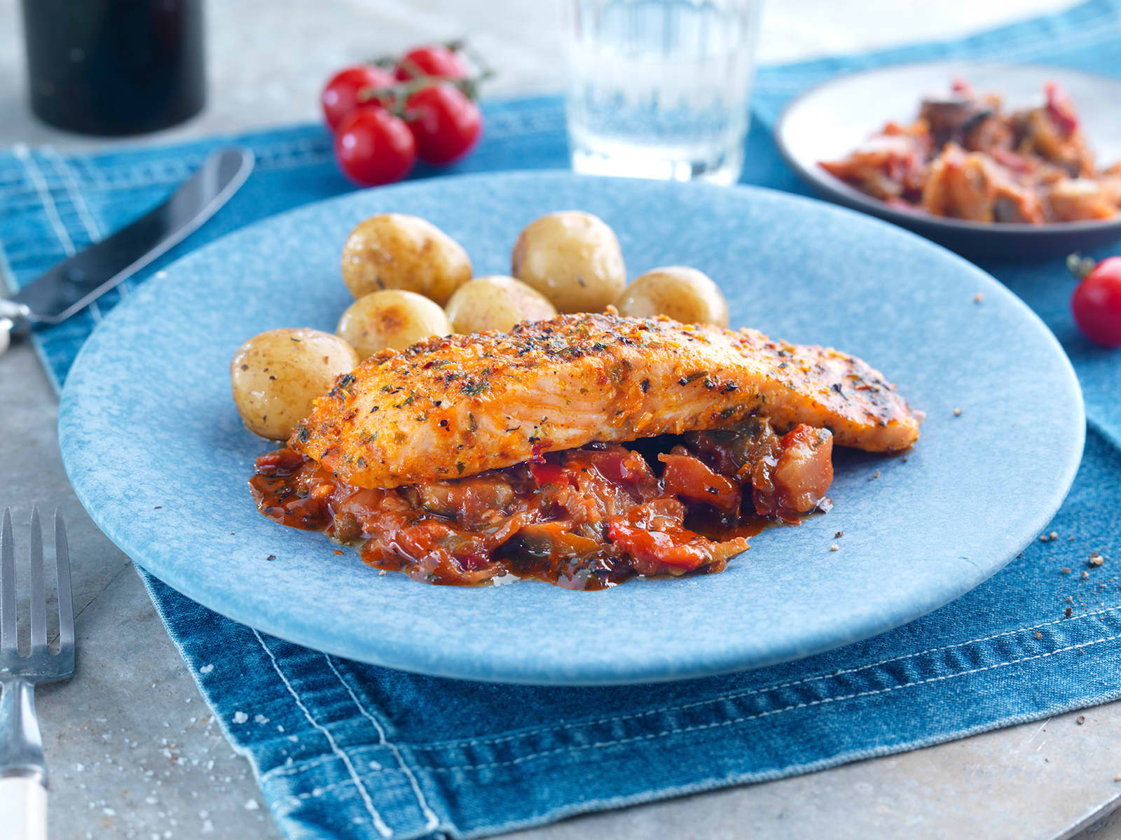 Ovnsbakt laks med ramsløk og ratatouille