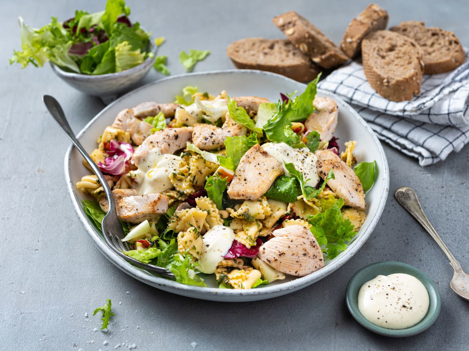 Pastasalat med kylling