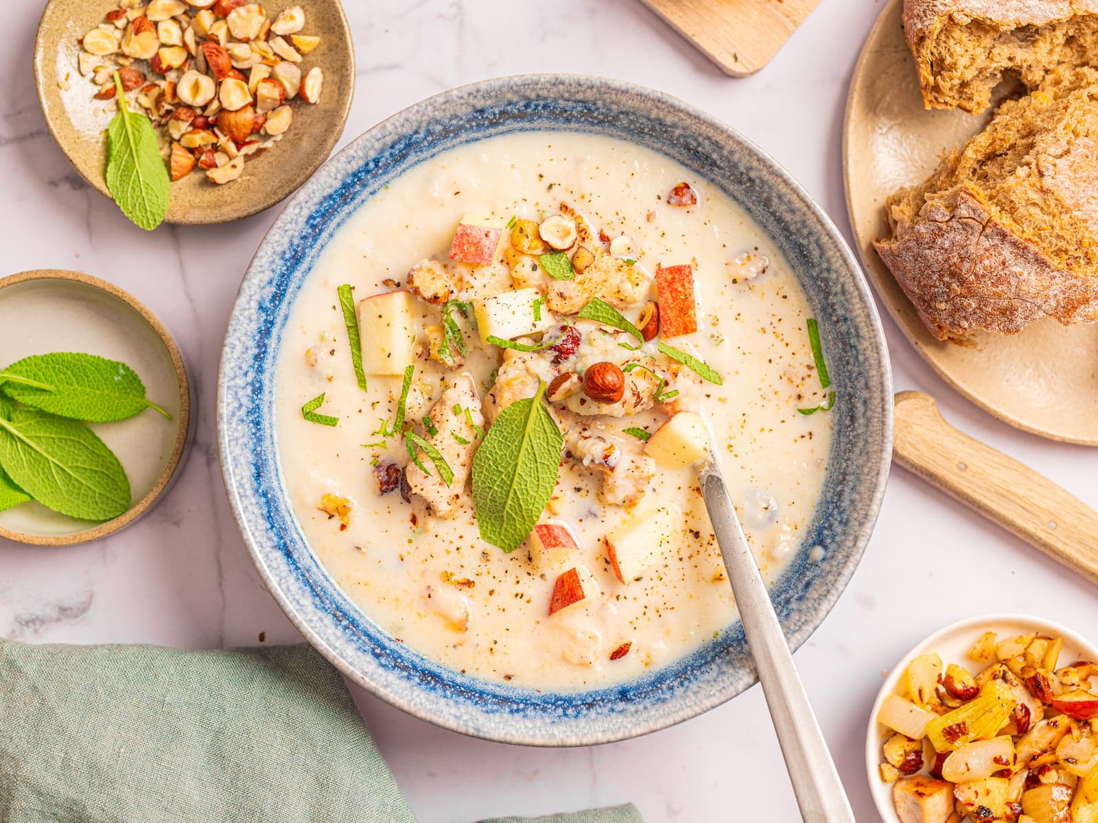 Sellerirotsuppe med eple og kylling