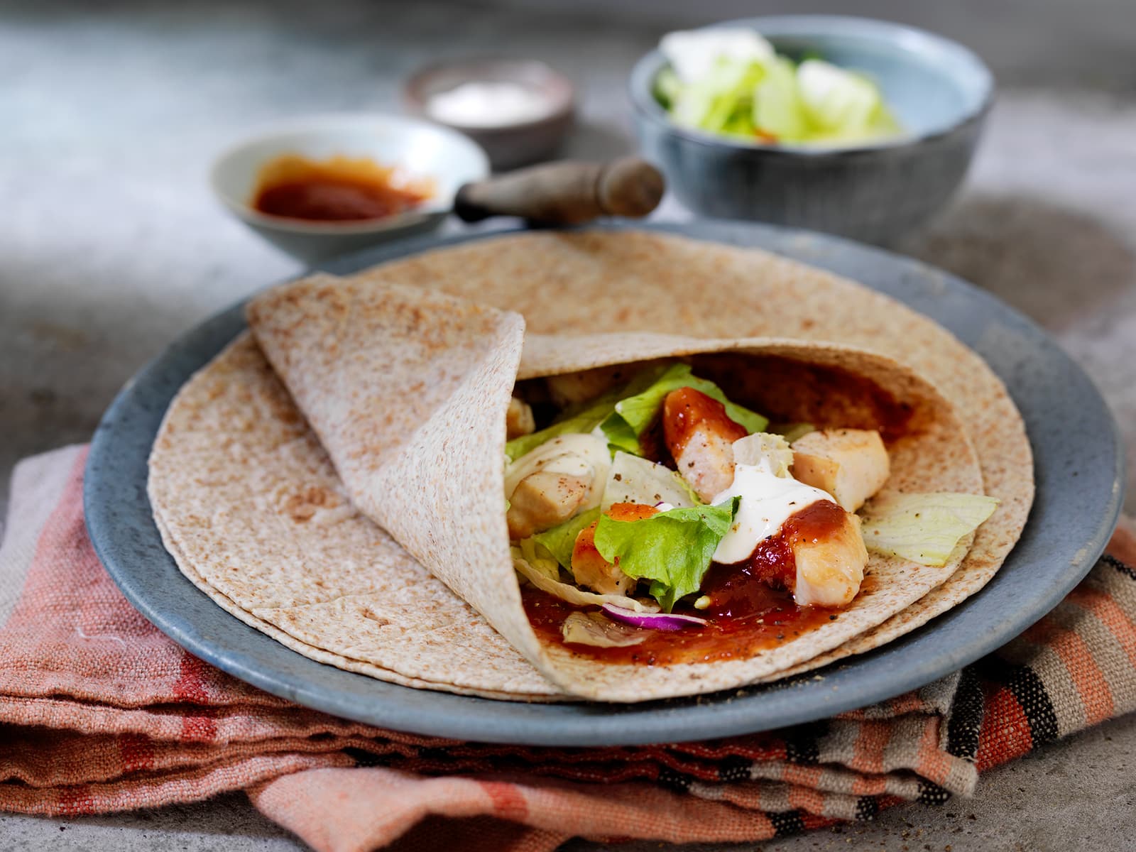 Kyllingfilet i wrap med BBQ saus