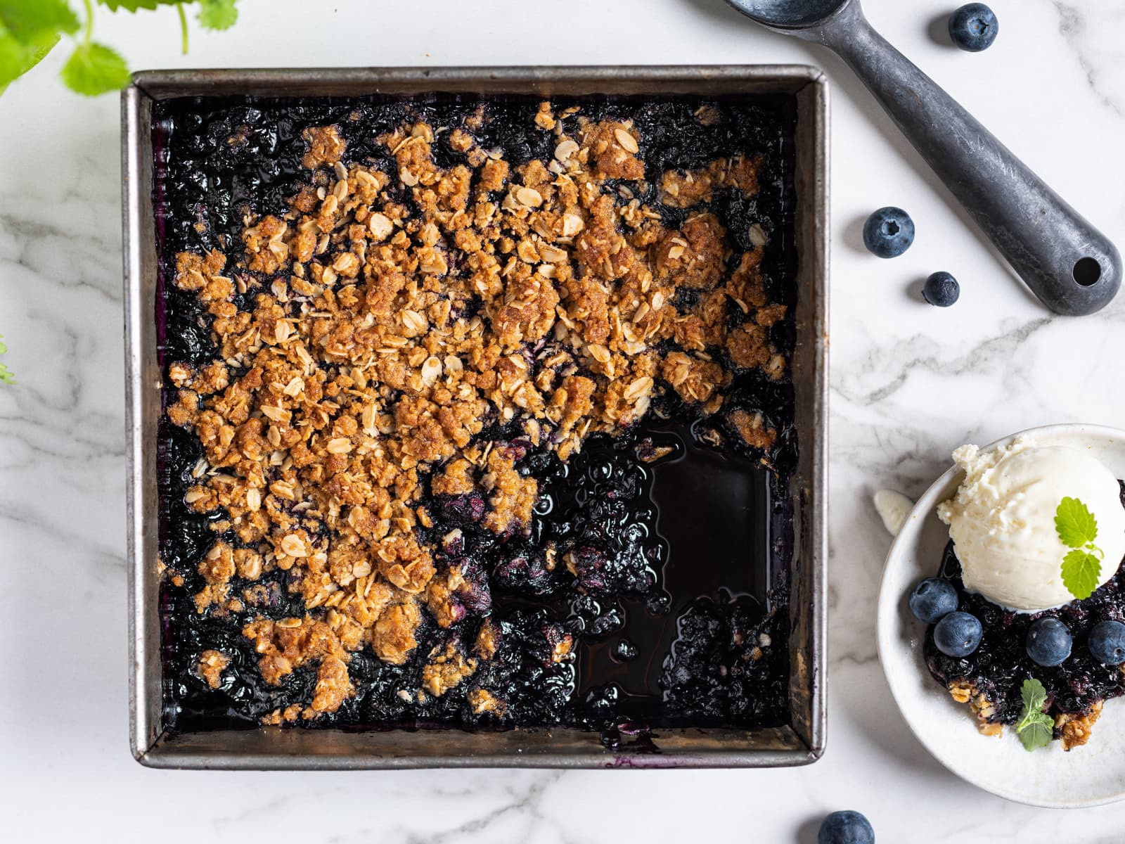 Blåbærpai med smuldretopp