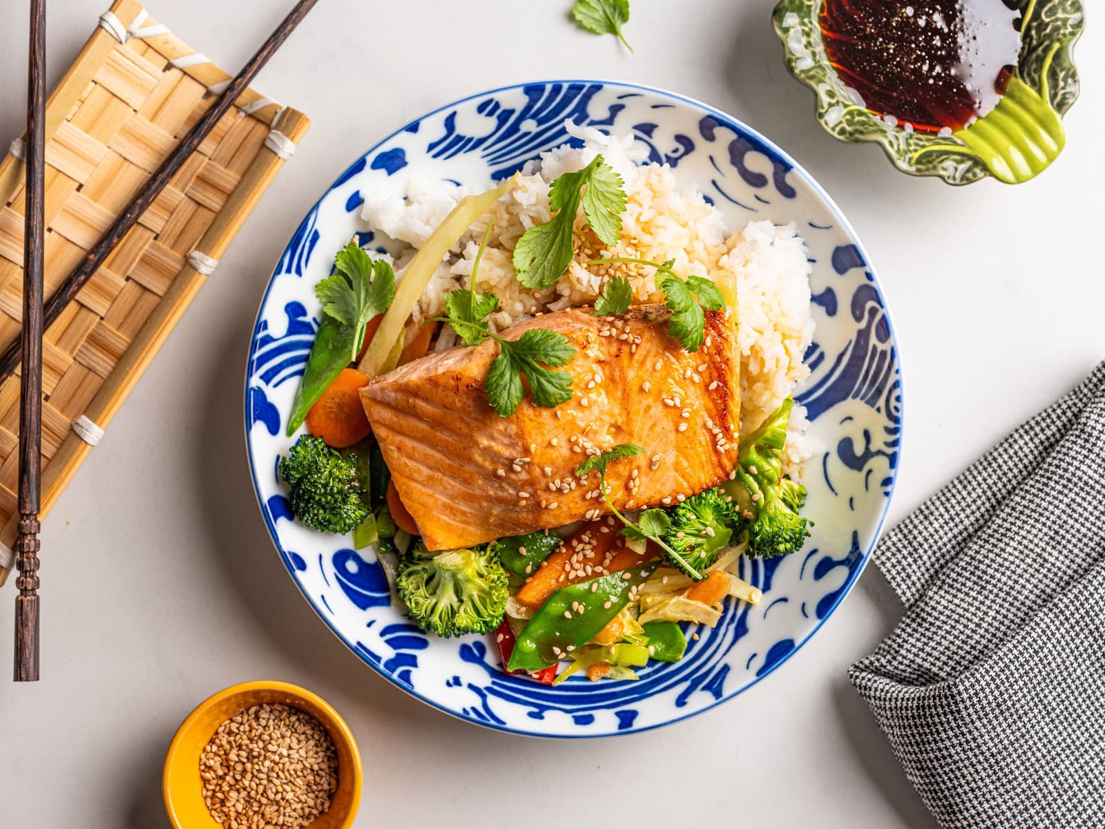 Wok med laks teriyaki