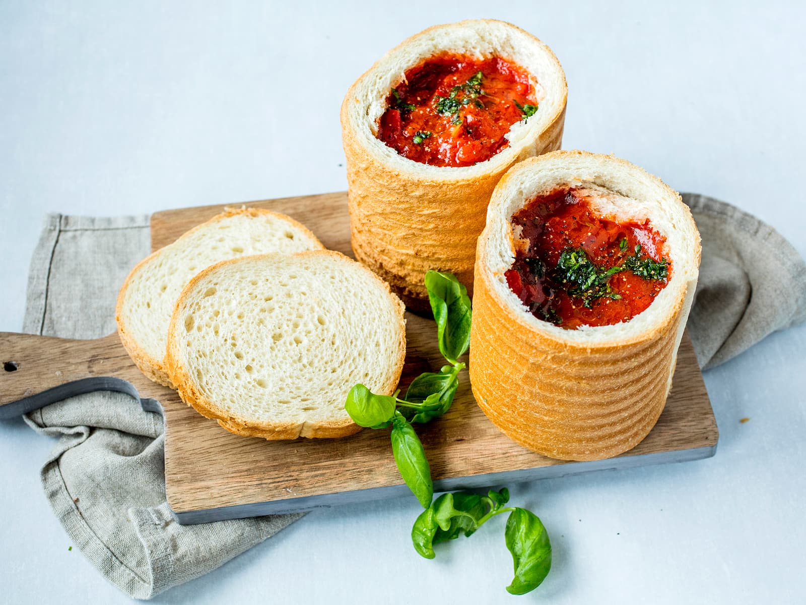 Hjemmelaget suppebrød med enkel tomatsuppe