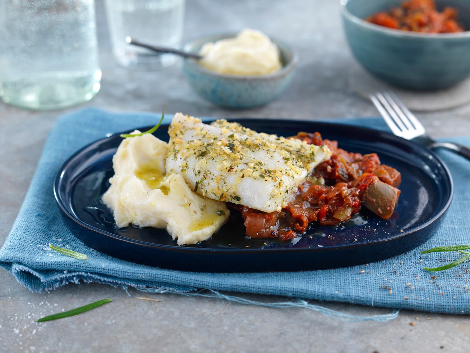 Rosmarin- og hvitløksmarinert torskefilet med ratatouille og potetmos