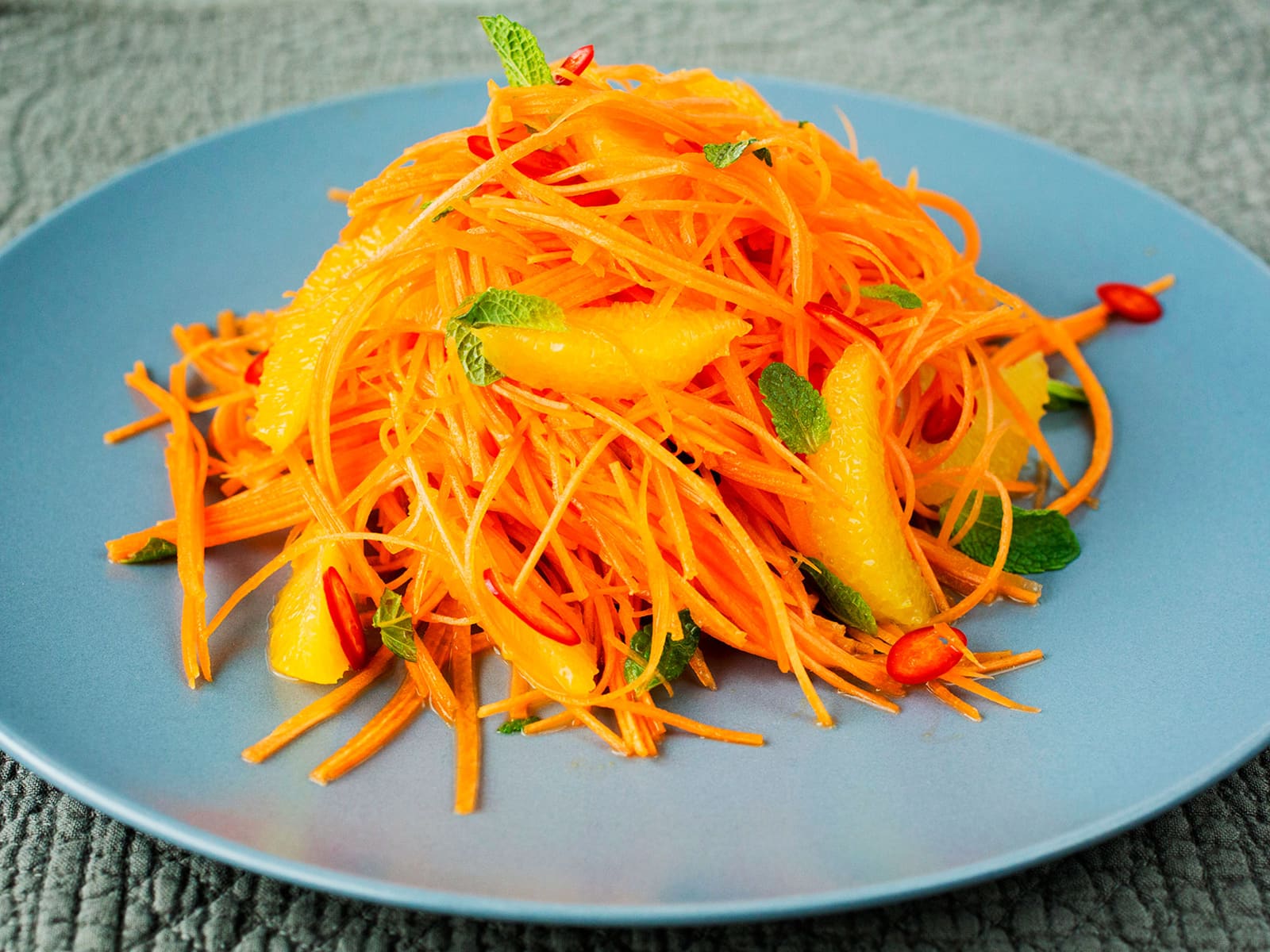 Gulrot- og appelsinsalat med chili