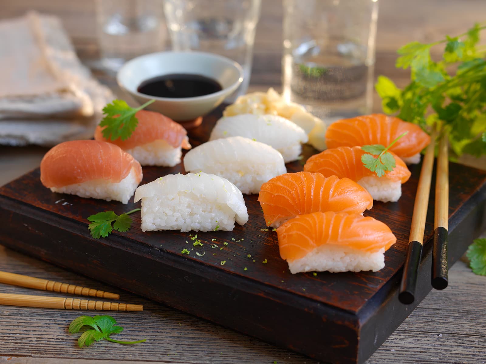 Hjemmelaget nigiri sushi