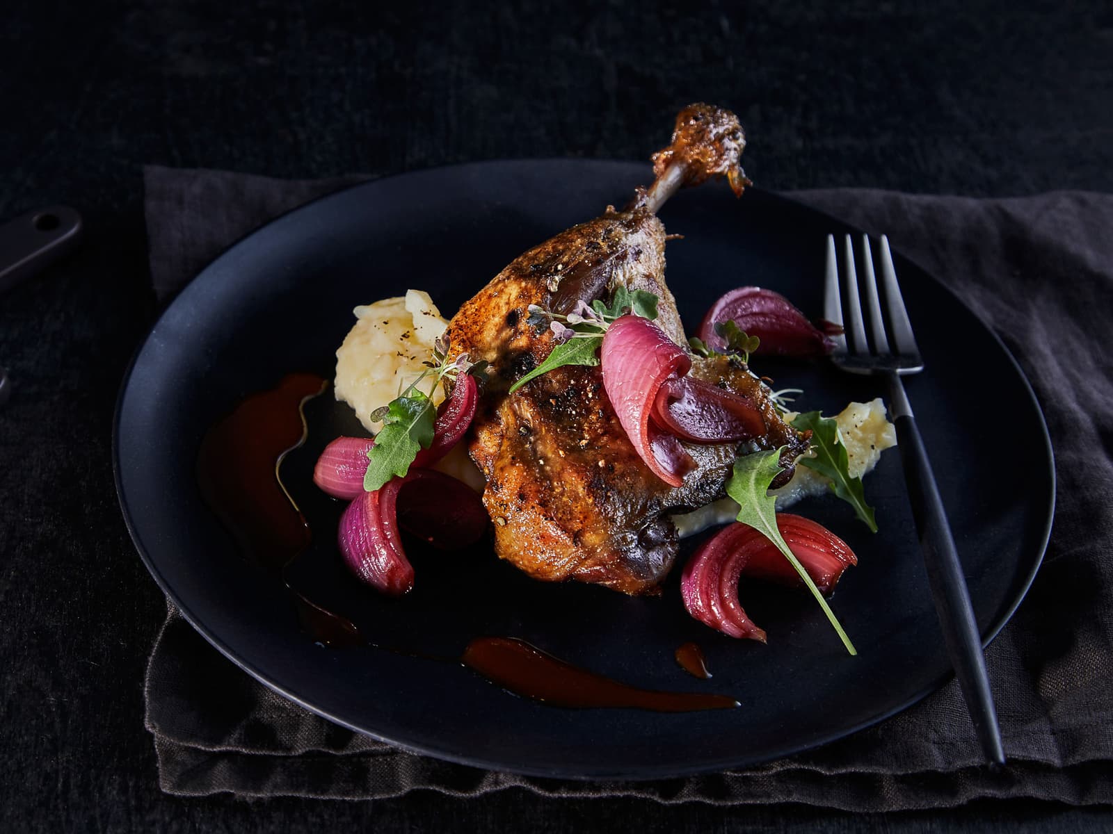 Andeconfit med mandelpotetstappe