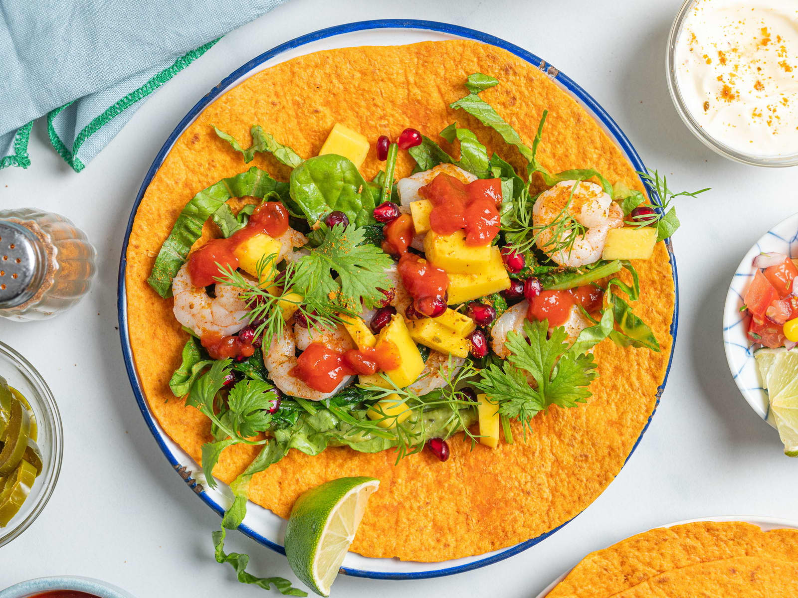 Taco med scampi og mango