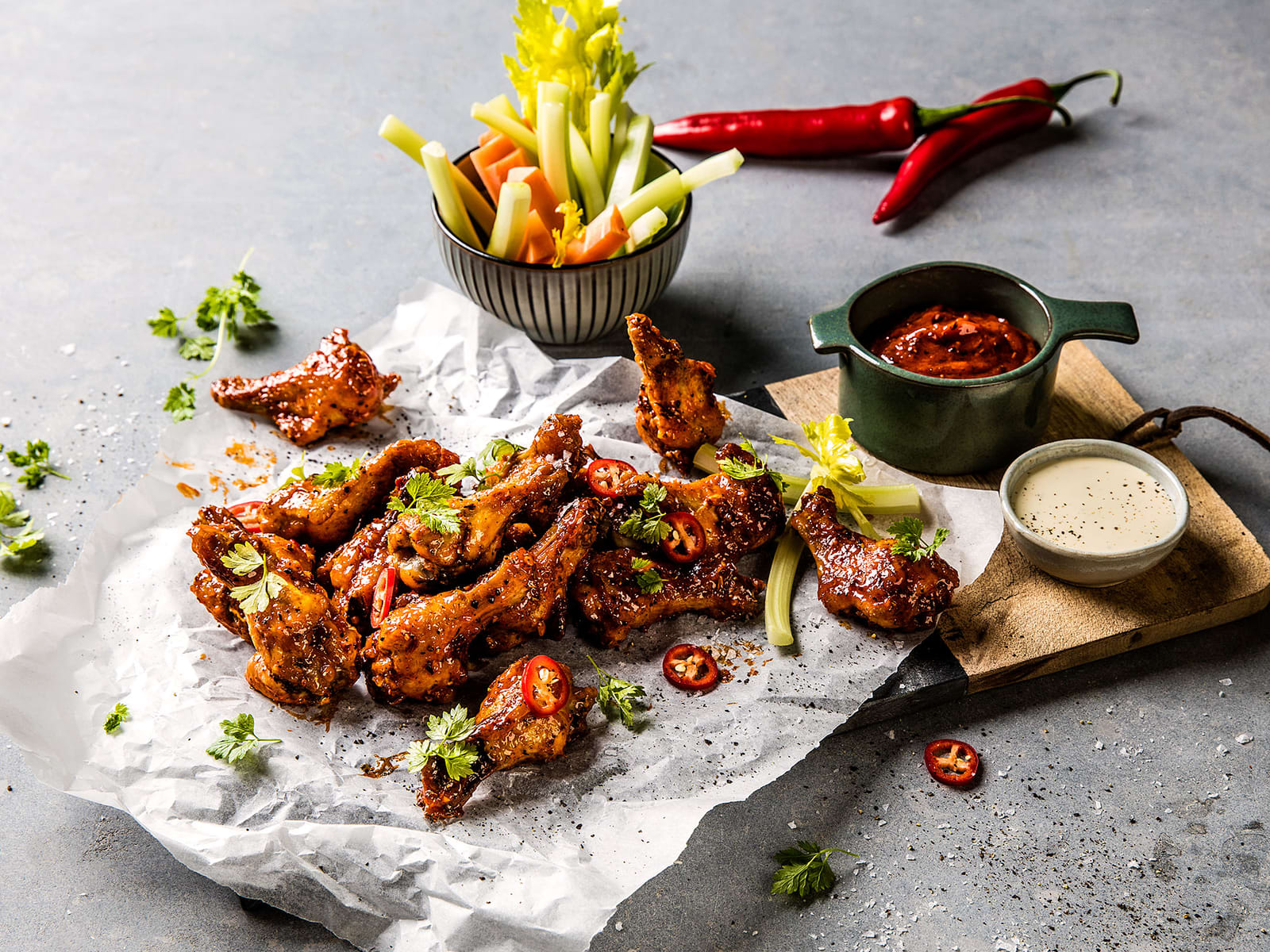 Chilimarinerte buffalo wings med bluecheese dip