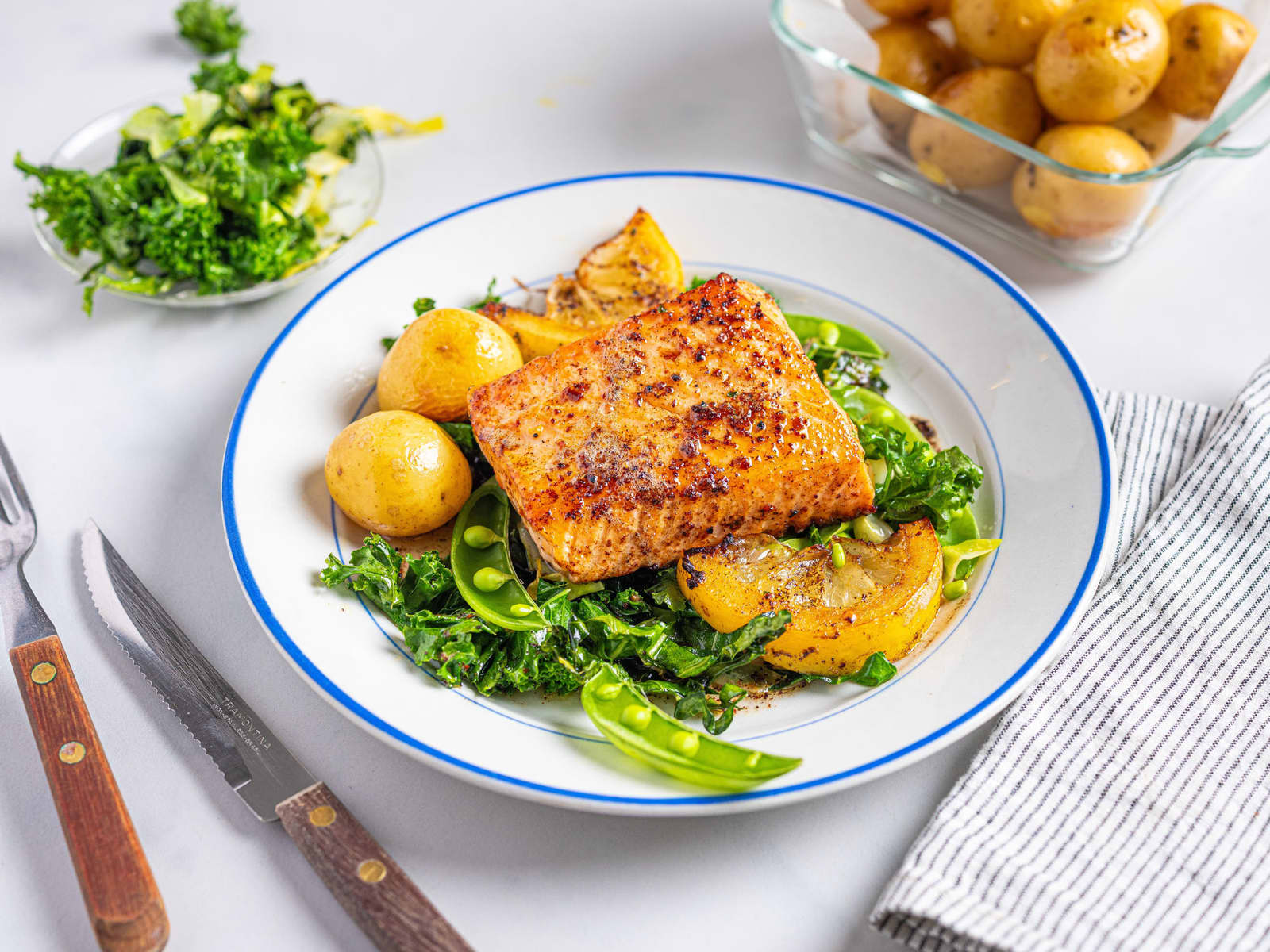 Stekt laks med spisskål og grønnkål