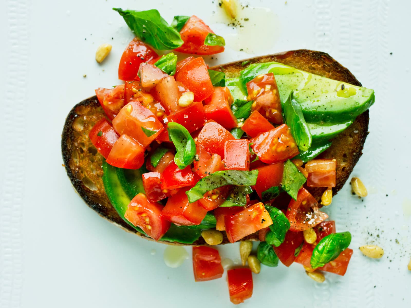 Bruschetta med avokado og tomat
