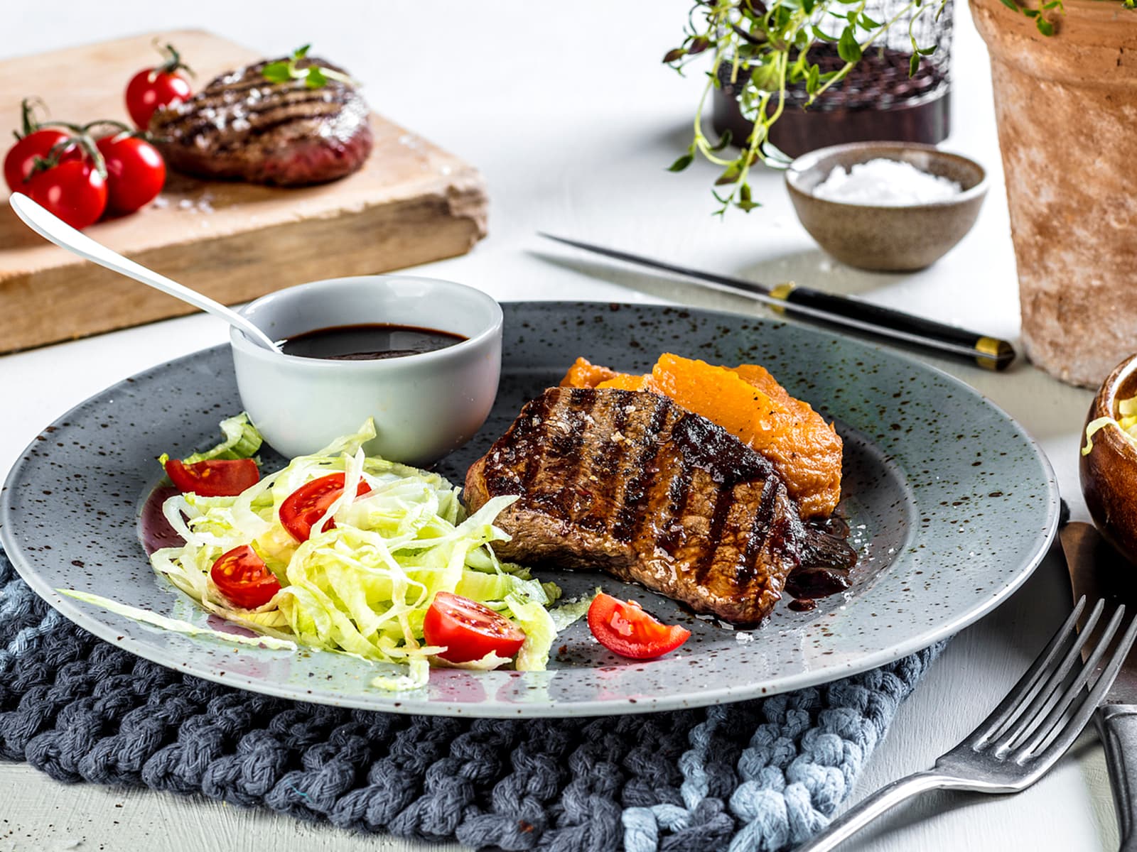 Grillet biff med søtpotetmos