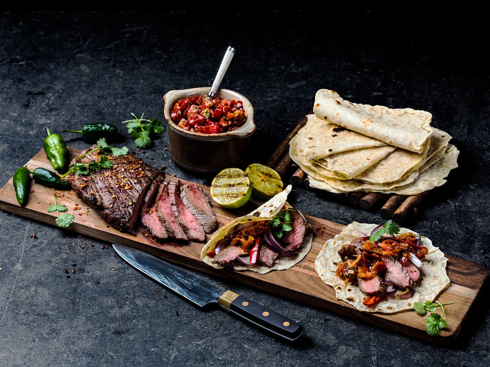 Flank steak fajitas med pico de gallo