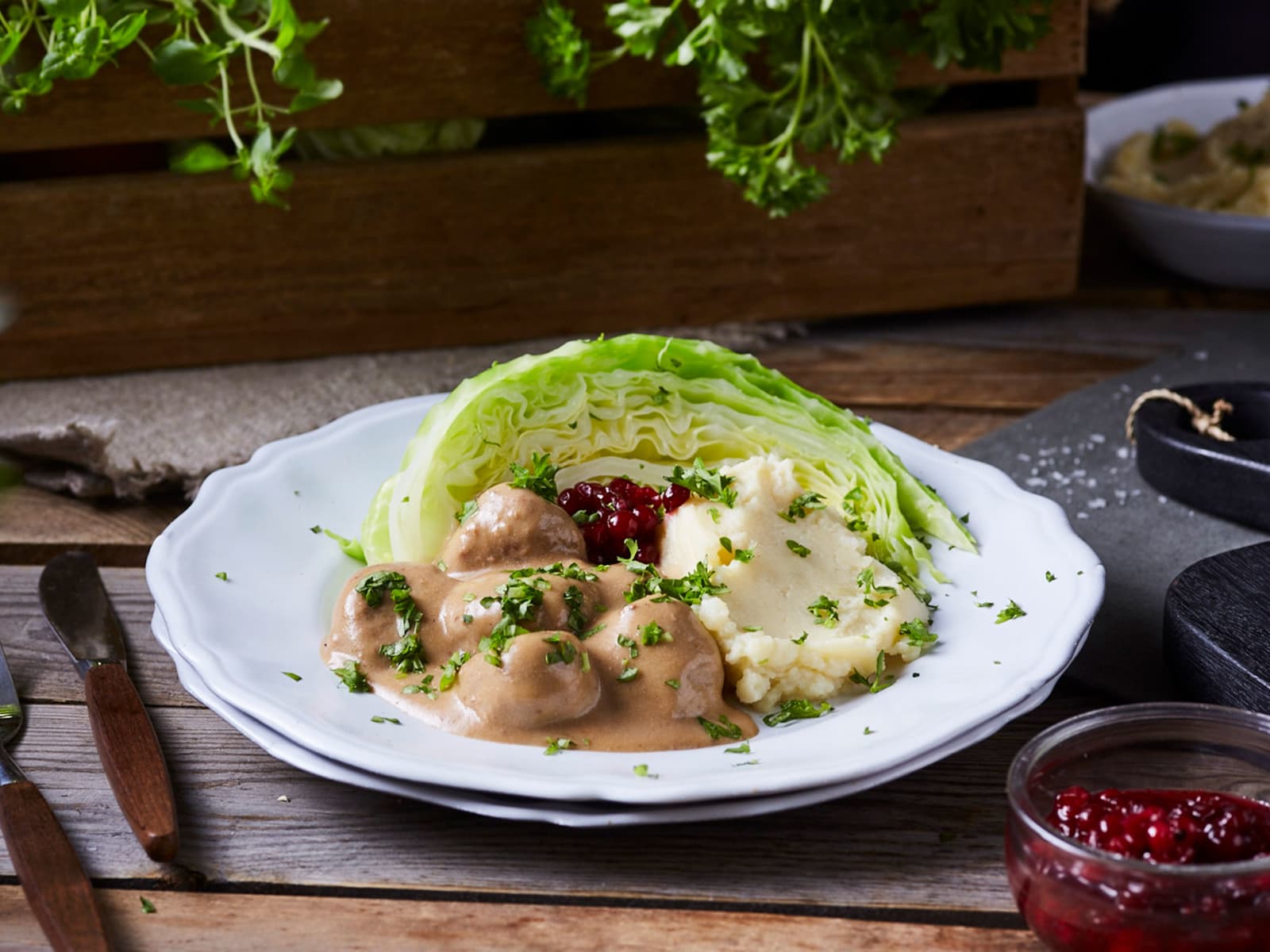 Kjøttboller i fløtesaus med potetmos