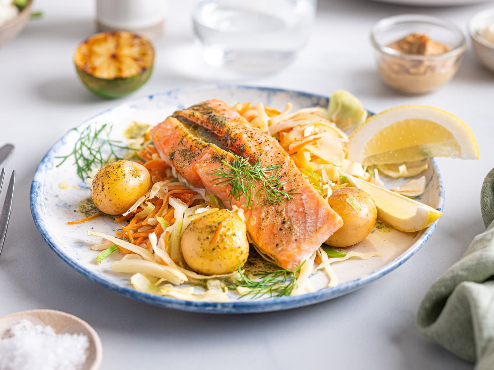 Laks med kryddersmør og grønnsakspakke