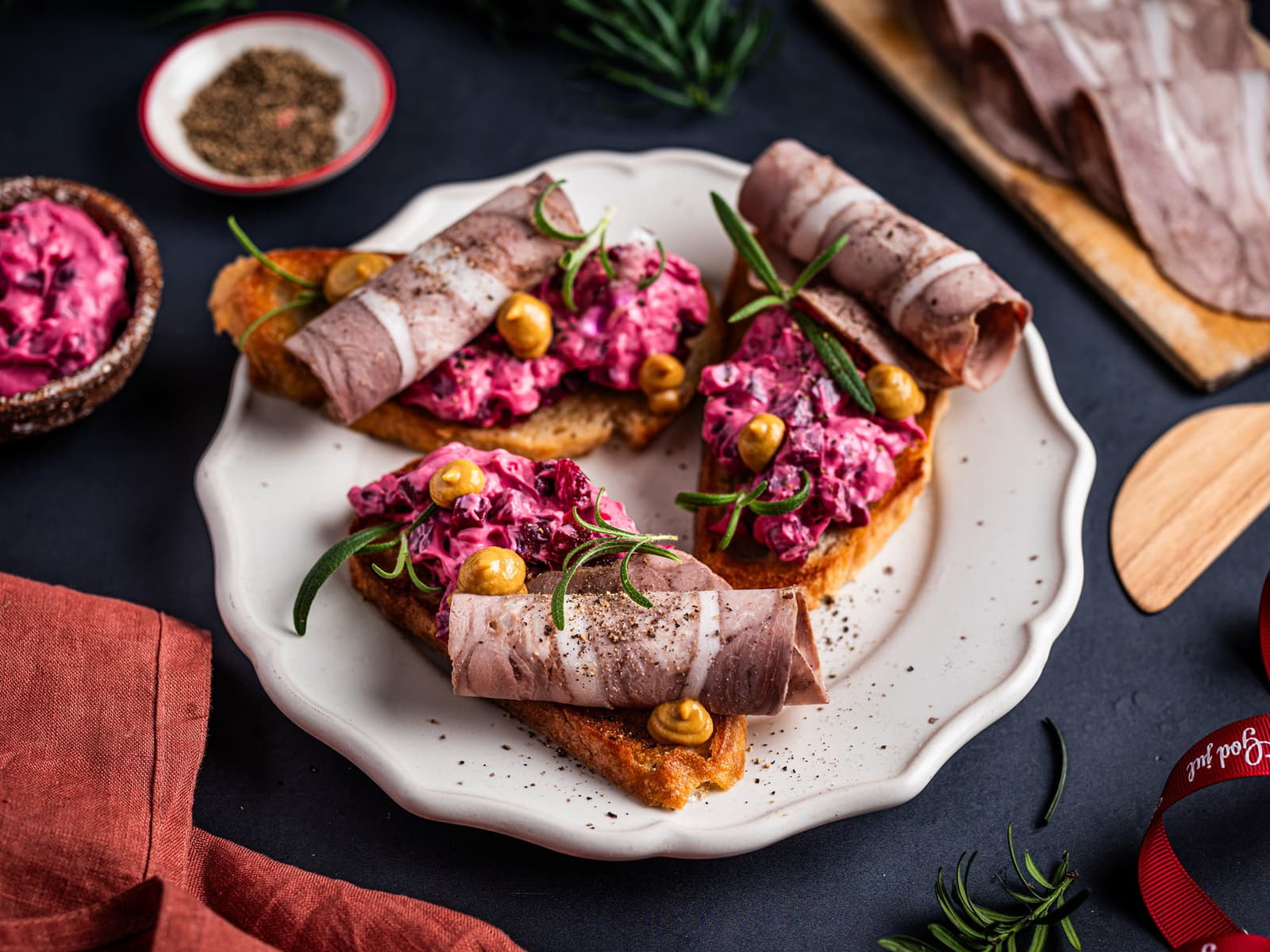 Bruschetta med sylte og rødbetsalat