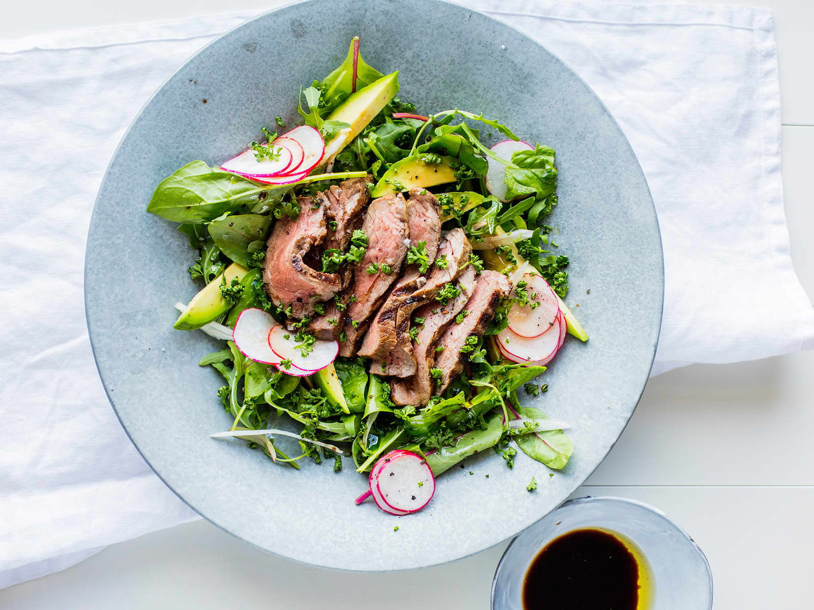 Biffsalat med avokado og balsamico