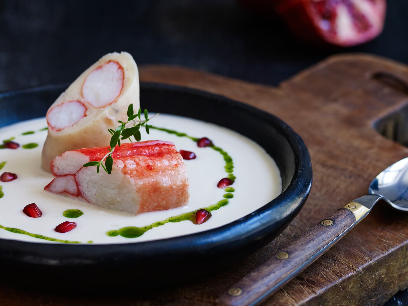 Jordskokksuppe med kongekrabbe