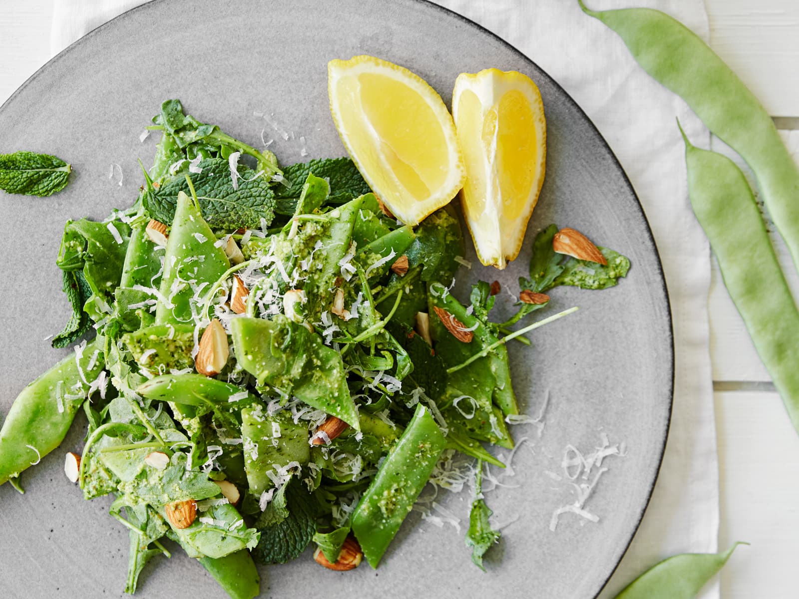 Bønnesalat med ruccula- og myntepesto