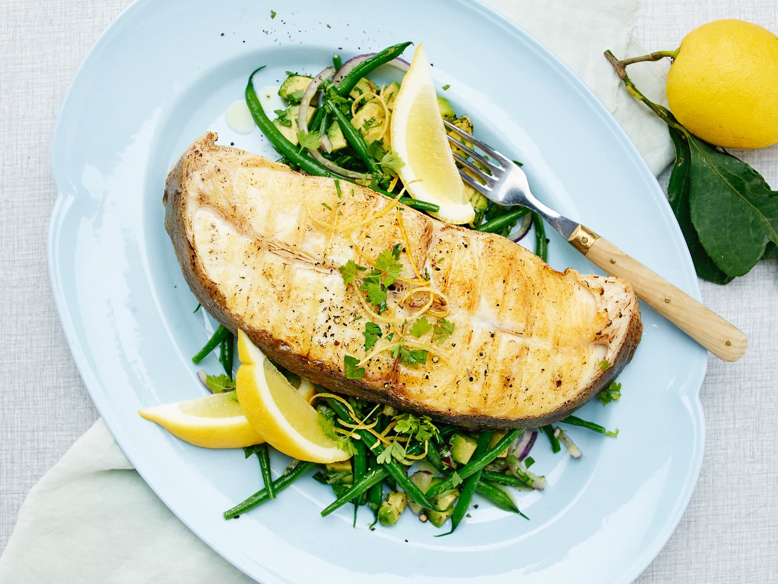 Grillet kveite med aspargesbønner