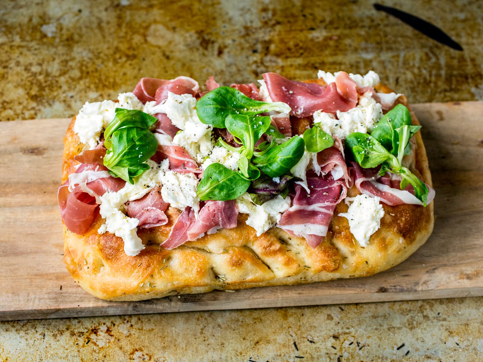 Focaccia pizza med spekeskinke | Oppskrift | Meny.no