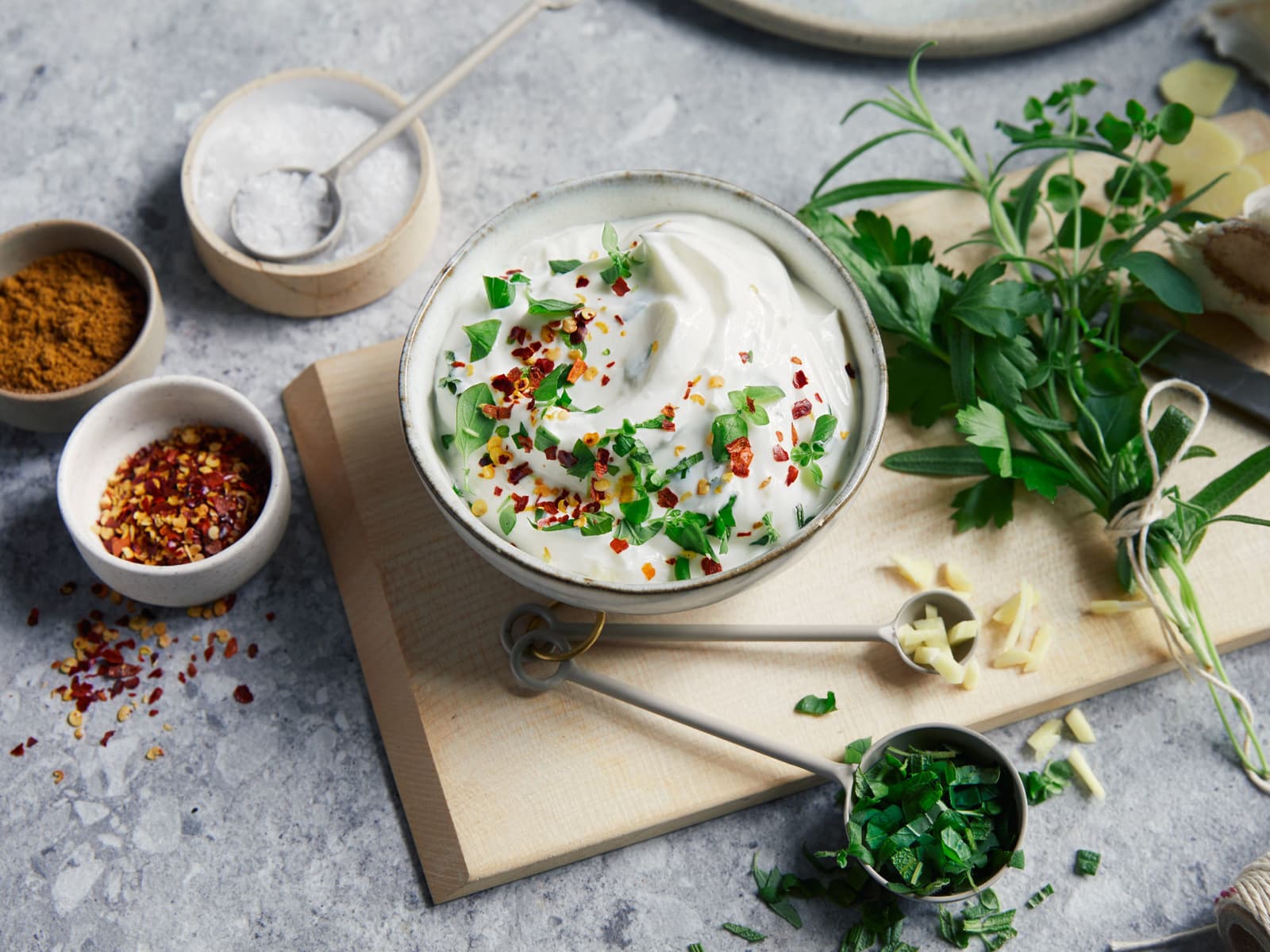 Dressing med gresk yoghurt Oppskrift Meny.no