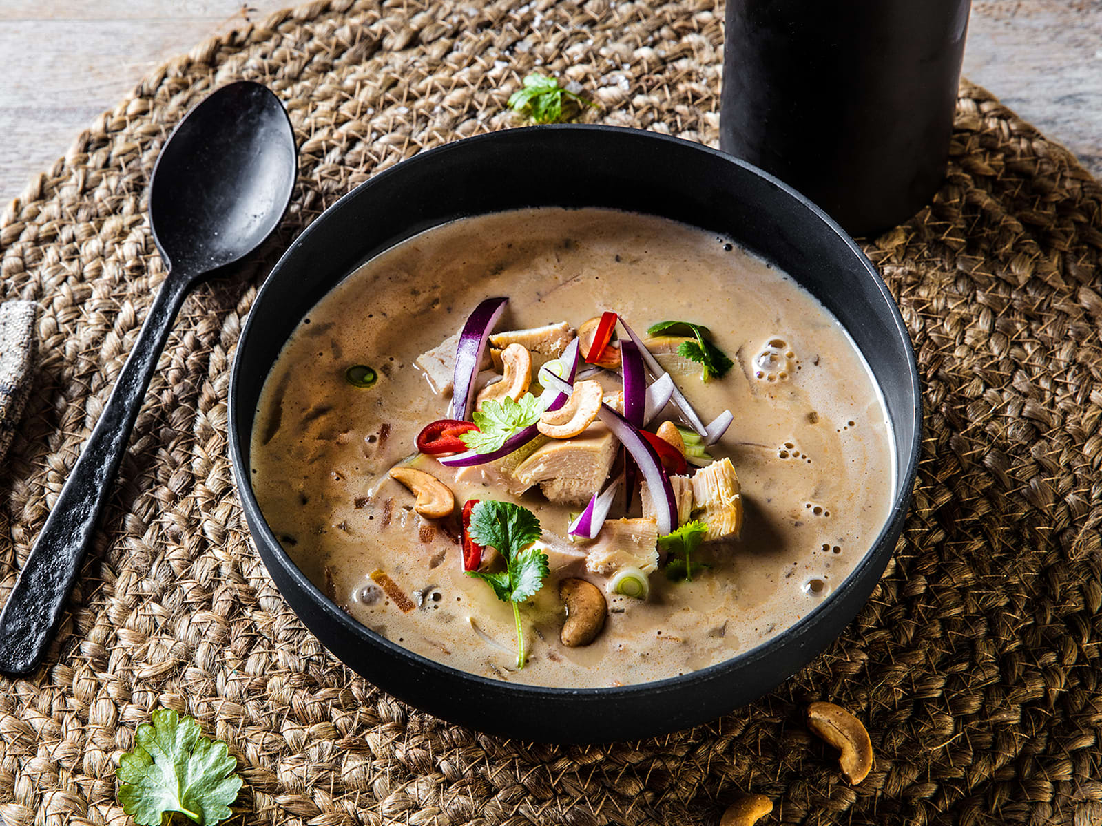 Kremet thaisuppe med kylling og cashewnøtter