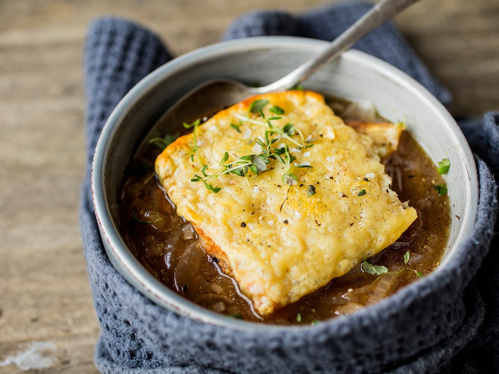 Hjemmelaget fransk løksuppe
