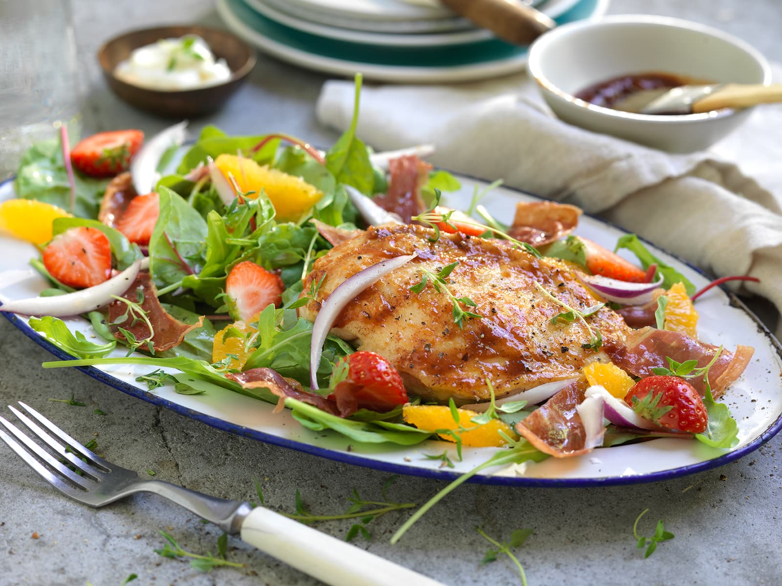 Grillet BBQ-kylling med salat