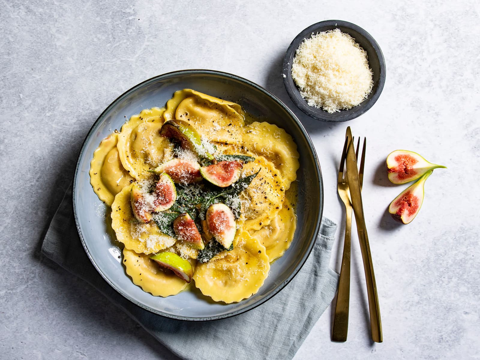 Ravioli med fiken og salviesmør