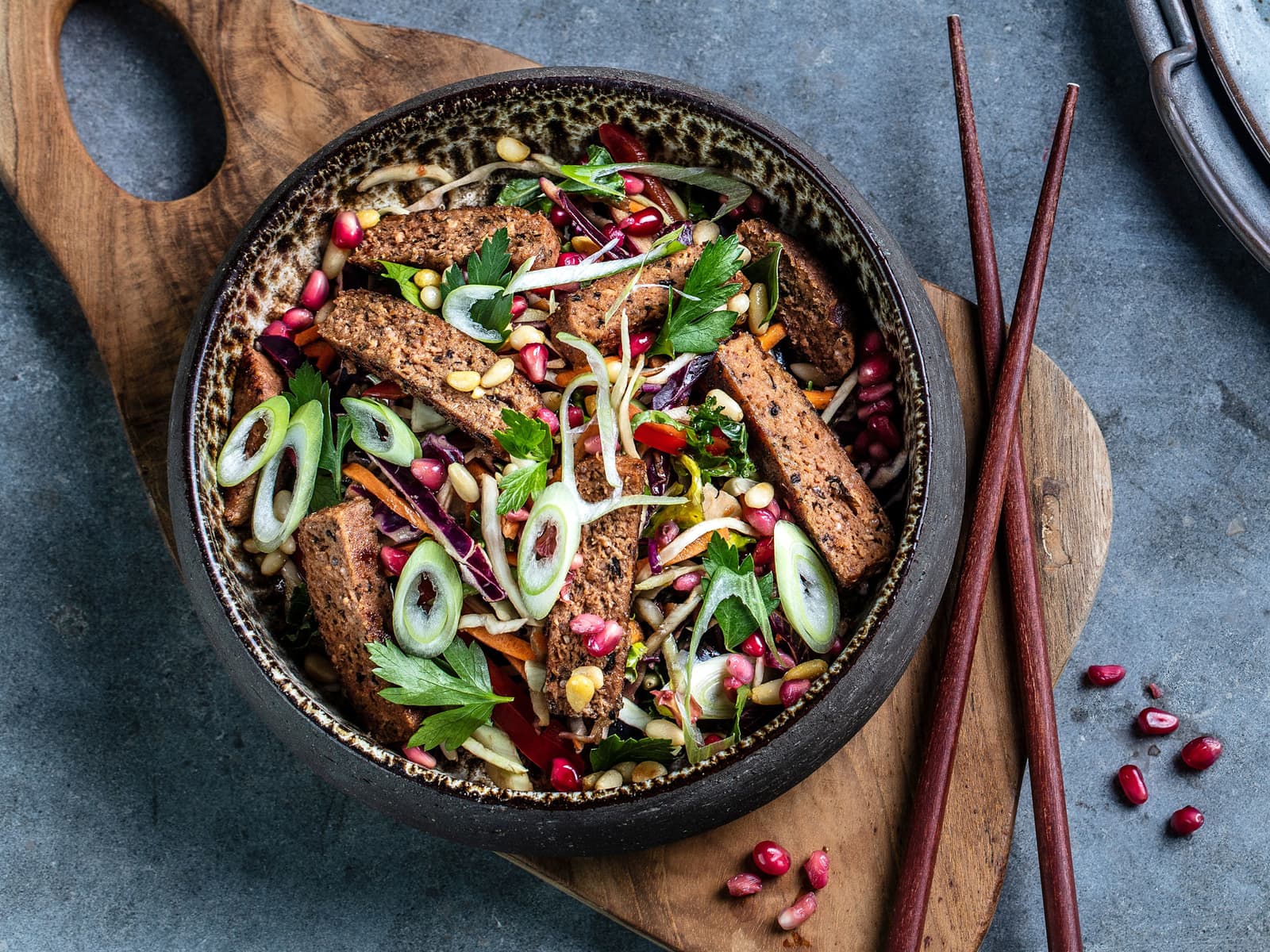 Thaisalat med vegetarbiff