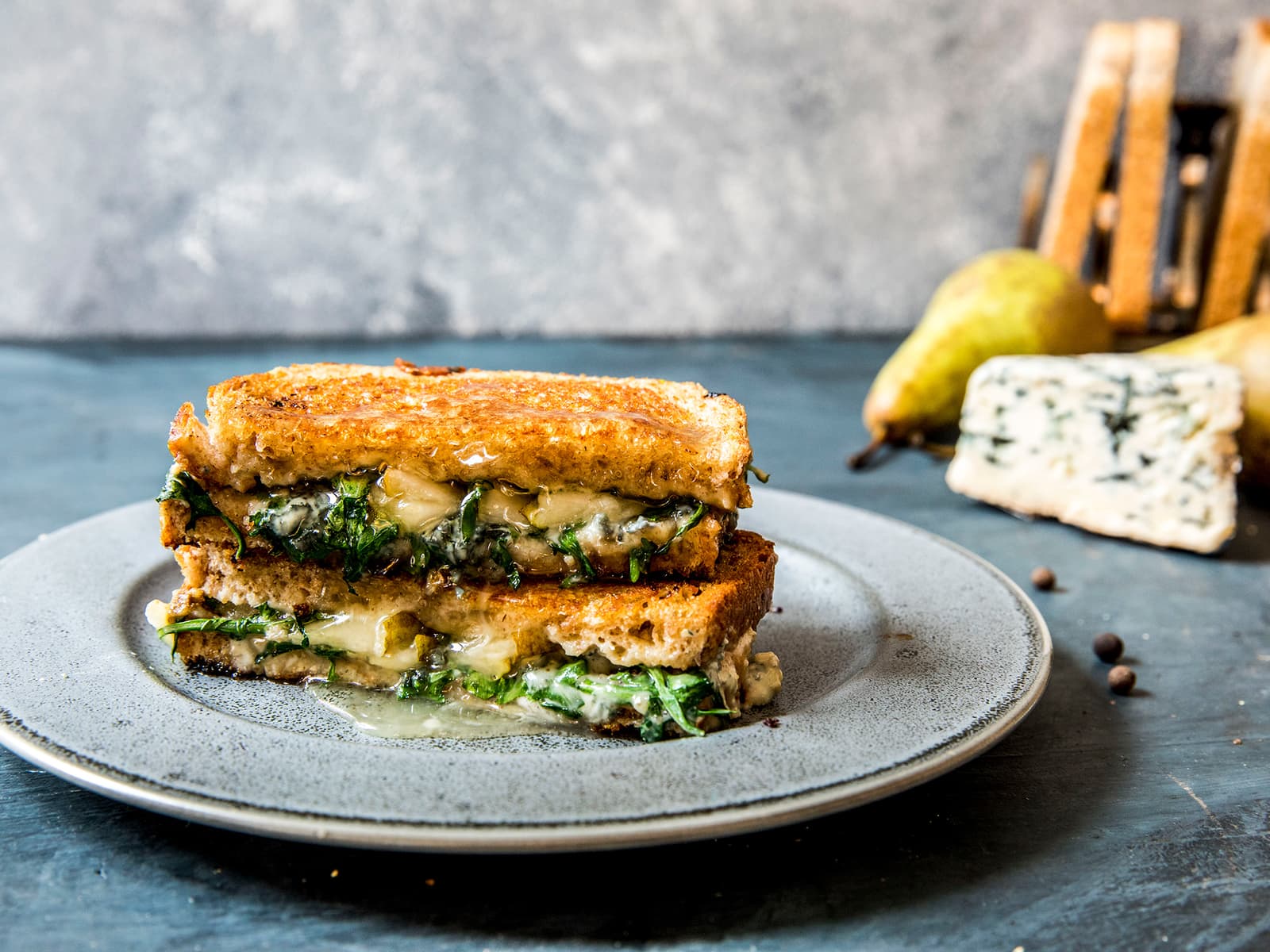 Toast med pære og blåmuggost