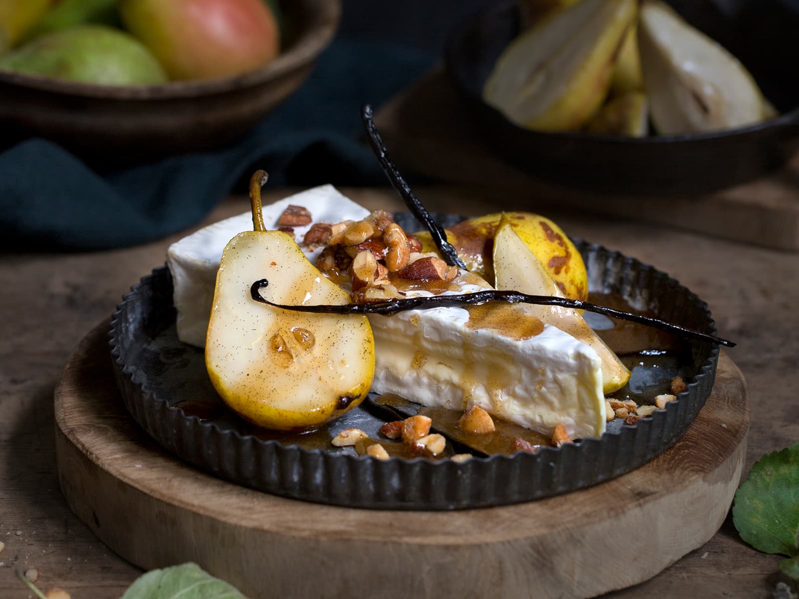 Brie med stekte pærer og nøttemix