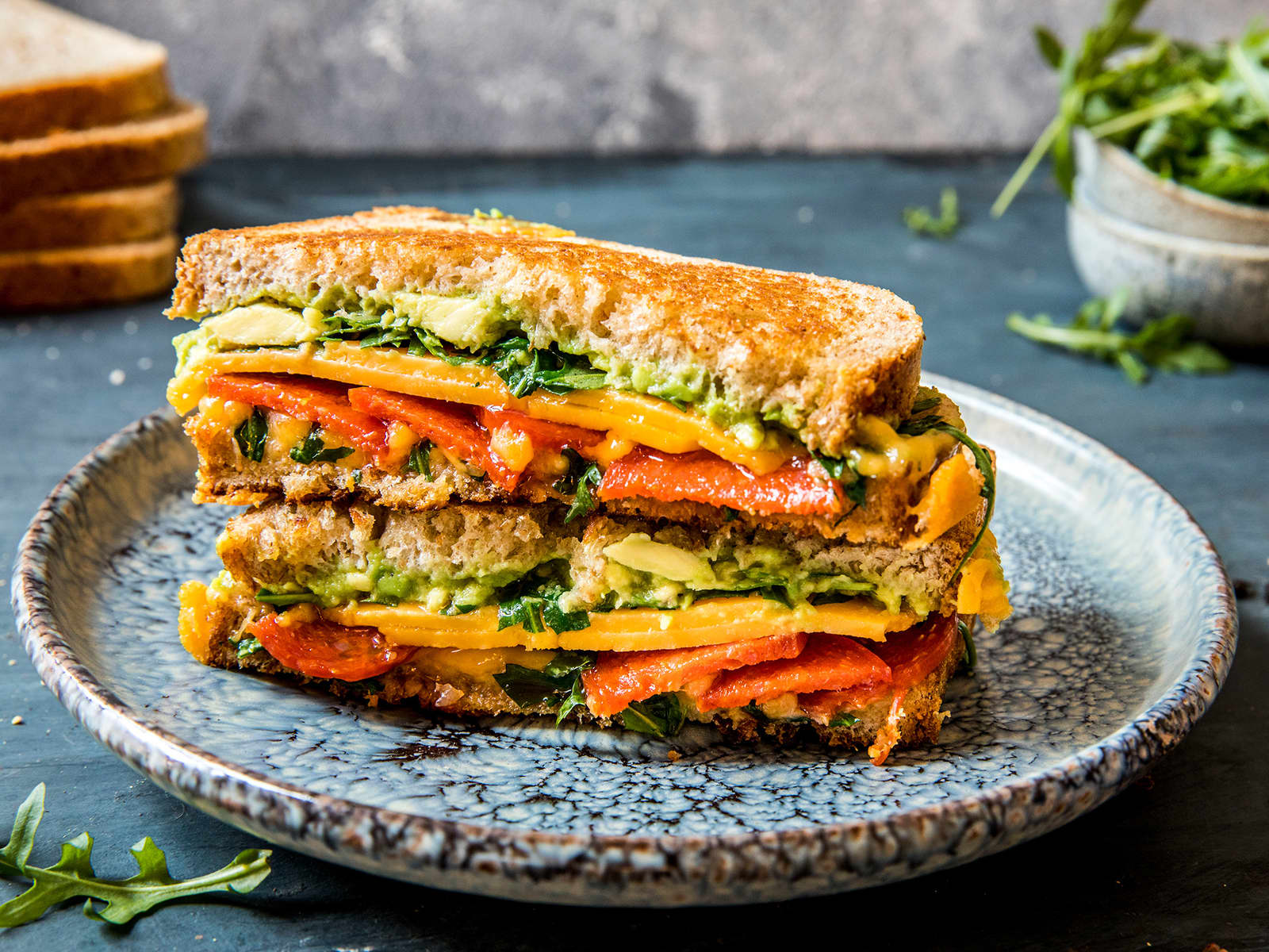 Lun toast med chorizo og avokado