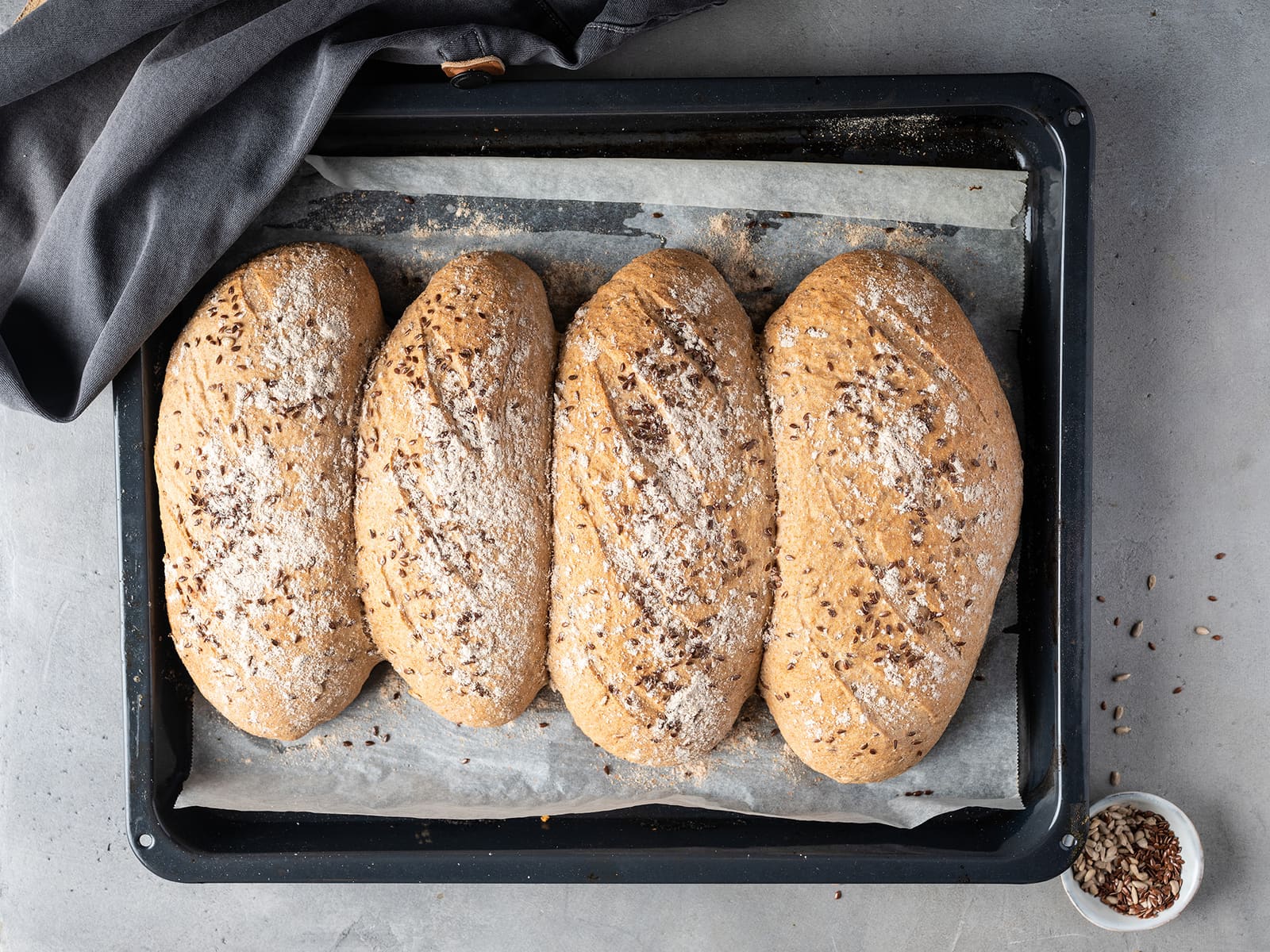 Hjemmelaget brød i langpanne